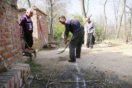 担责远行，，，，，，，，ca88官方唯一网站党委扶贫挺进实验阶段