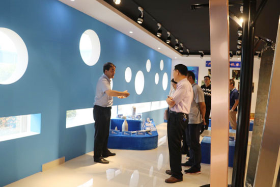 河南省工信委巡视员孟西林一行调研四丰电子